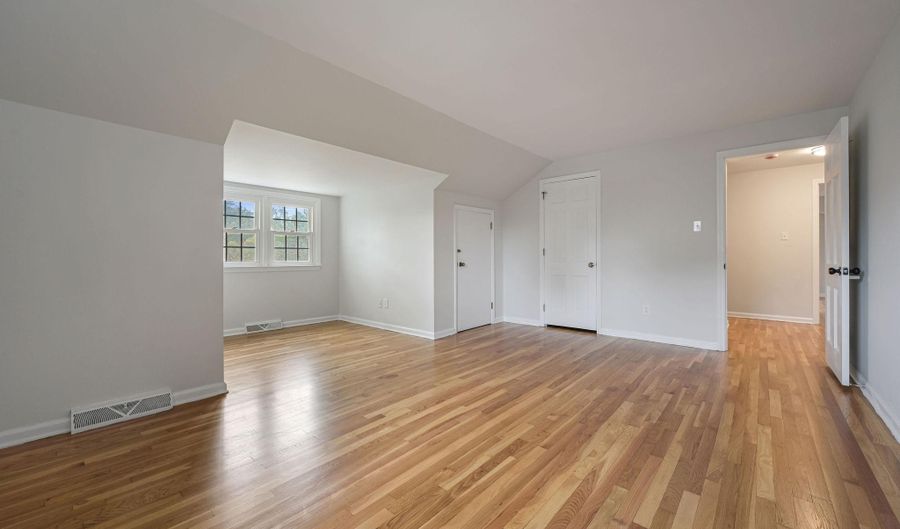 202 CLOVER Dr, Hockessin, DE 19707 - 4 Beds, 3 Bath