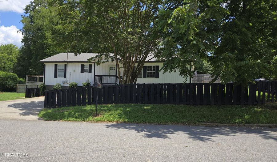 605 Guille St, Athens, TN 37303 - 3 Beds, 2 Bath