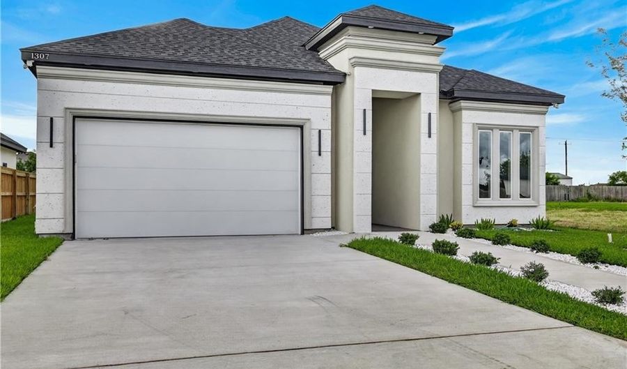 1307 S 9th St, Alamo, TX 78516 - 3 Beds, 2 Bath