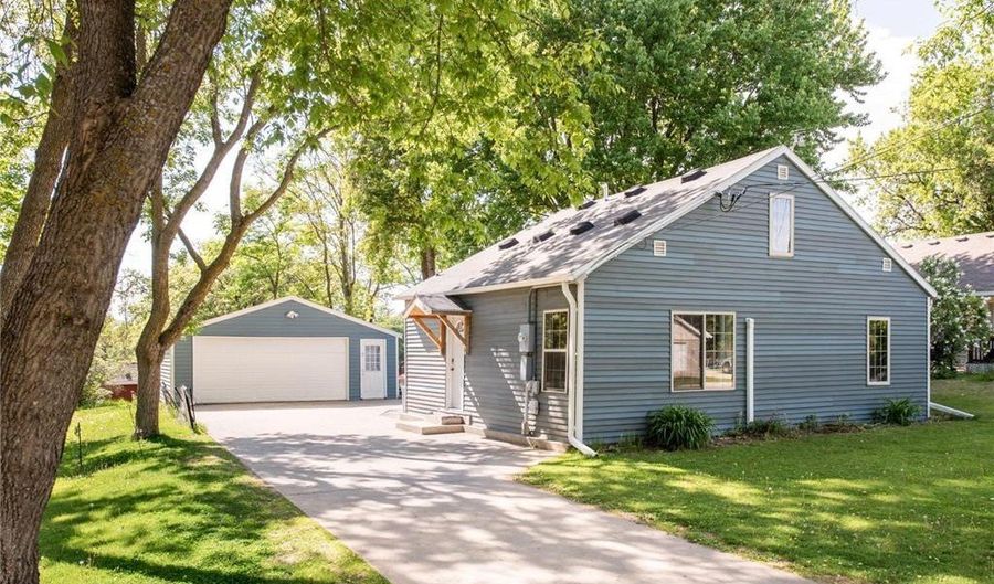 902 Quincy St, Alexandria, MN 56308 - 3 Beds, 1 Bath