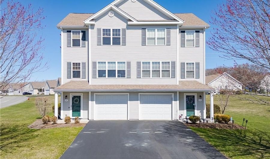 27 Streamview Dr, Cumberland, RI 02864 - 2 Beds, 2 Bath