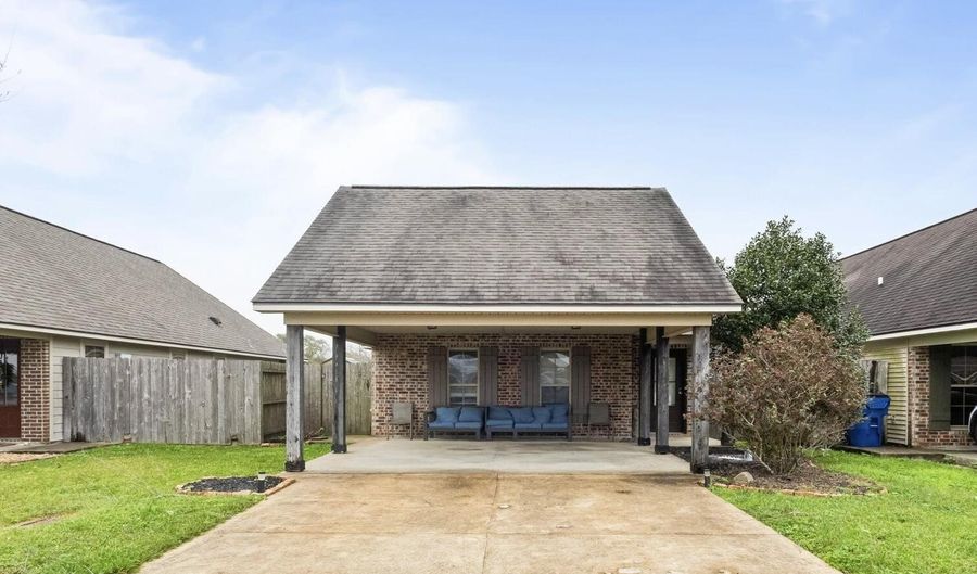 122 Acacia Ln, Abbeville, LA 70510 - 3 Beds, 2 Bath