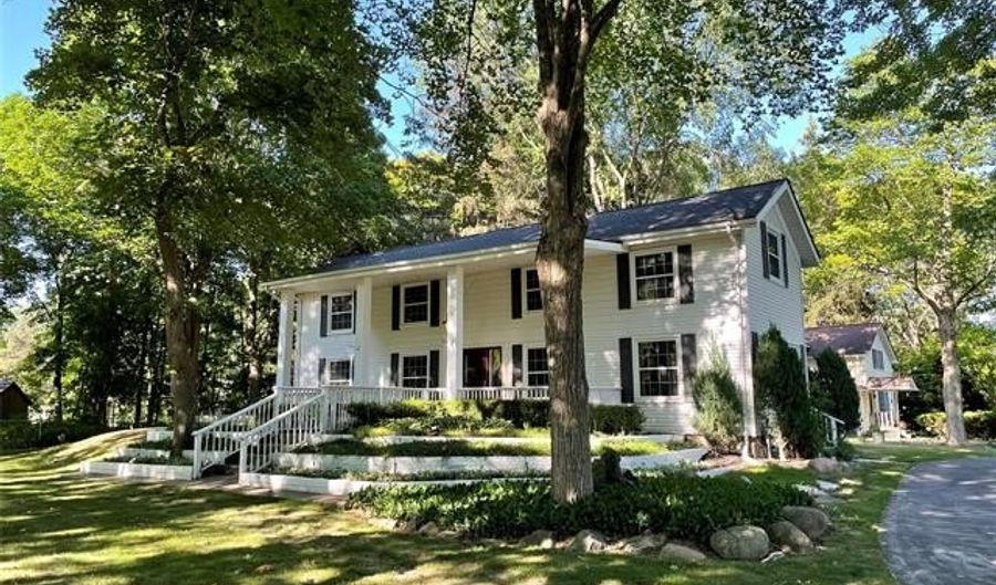 22601 W Main St, Armada, MI 48005 - 4 Beds, 4 Bath