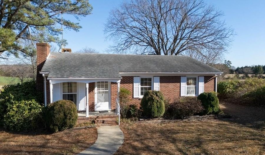 1082 Baskerville Rd, Baskerville, VA 23915 - 4 Beds, 2 Bath