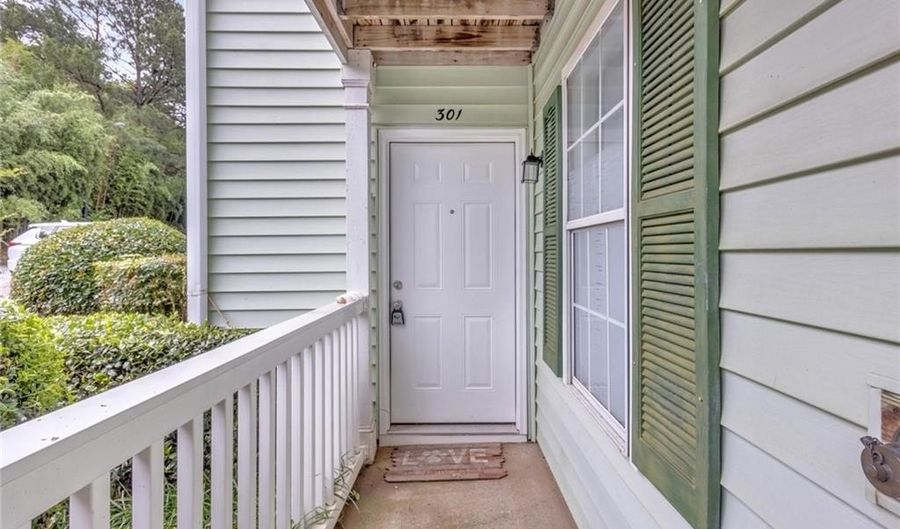 301 Cobblestone Trl, Avondale Estates, GA 30002 - 2 Beds, 2 Bath