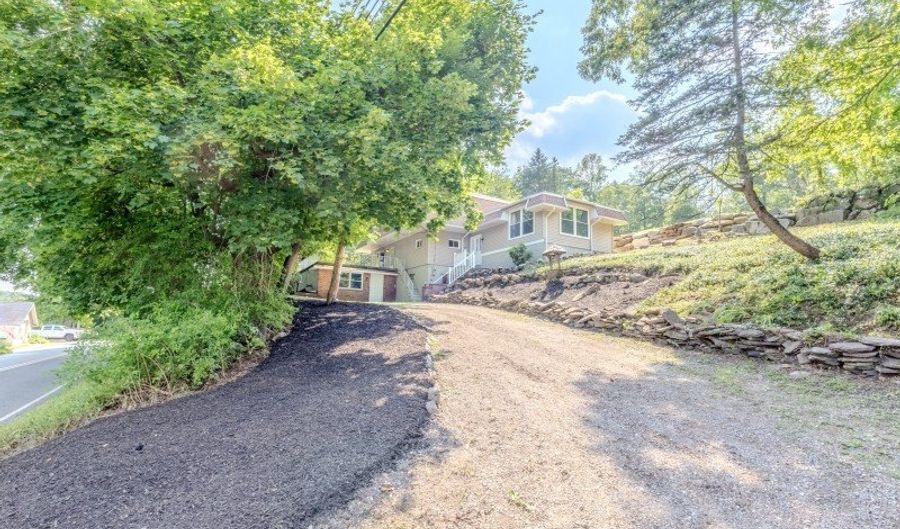 13 Wawayanda Rd, Alloway, NJ 07422 - 5 Beds, 2 Bath