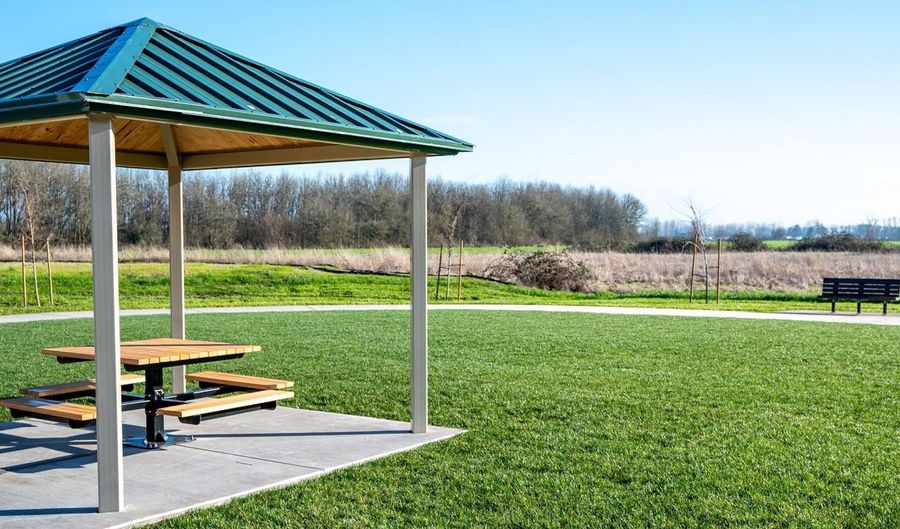 585 Withers Ct SE, Albany, OR 97322 - 5 Beds, 3 Bath