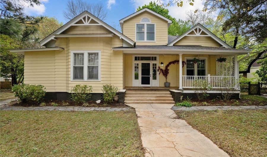 802 N Poplar St, Aberdeen, NC 28315 - 5 Beds, 3 Bath