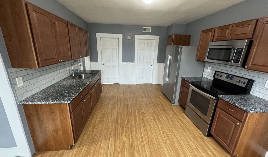 11 Columbia St 2nd Floor, Ansonia, CT 06401 - 2 Beds, 1 Bath
