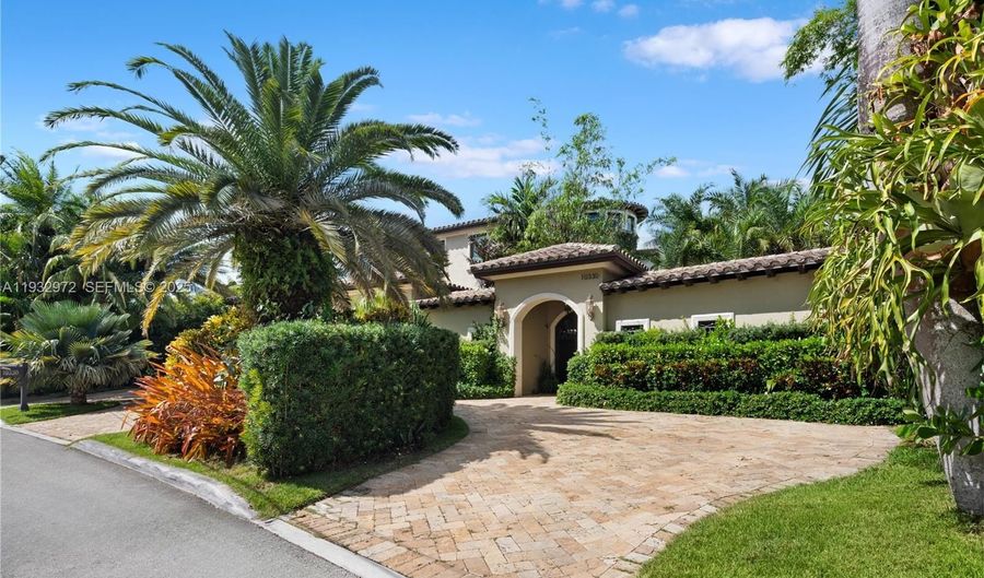 10330 W Broadview Dr, Bay Harbor Islands, FL 33154 - 7 Beds, 10 Bath