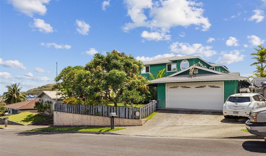 1315 Onioni St, Kailua, HI 96734 - 6 Beds, 4 Bath