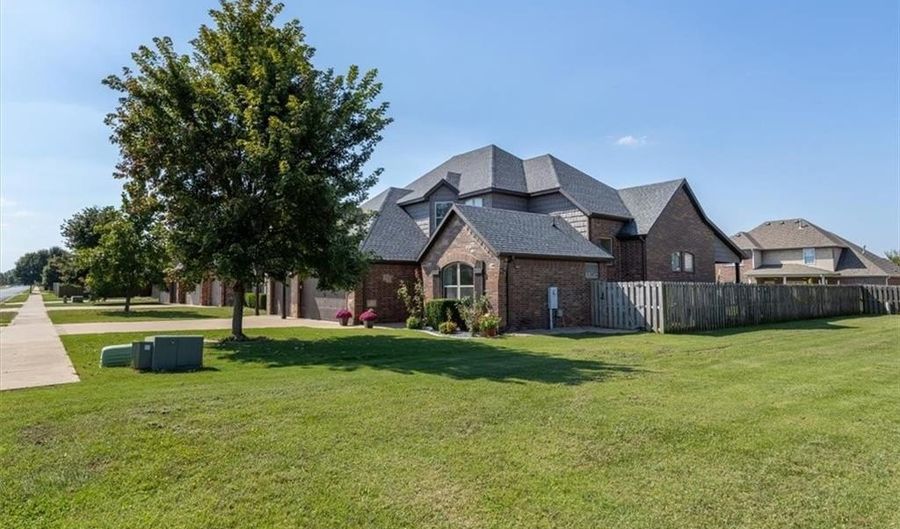 3900 SW Layton Rd, Bentonville, AR 72713 - 5 Beds, 3 Bath