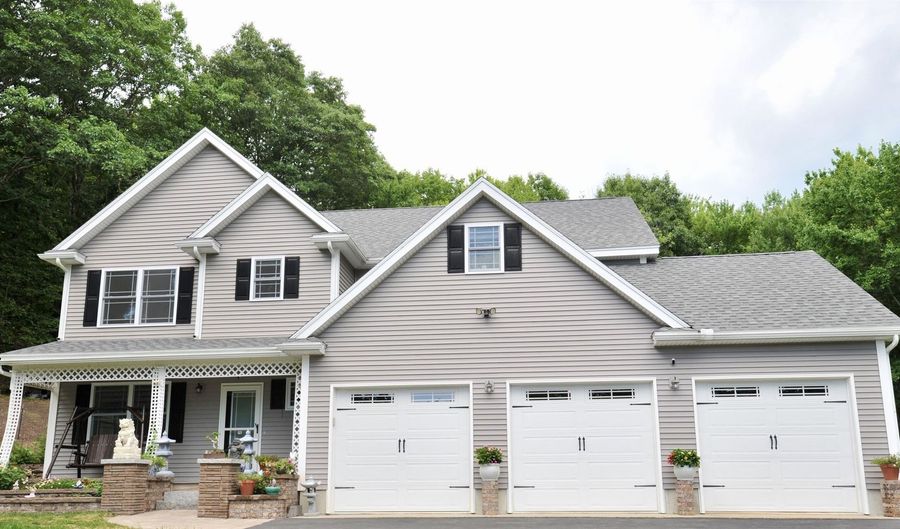 79 New Boston Rd, Bedford, NH 03110 - 4 Beds, 3 Bath