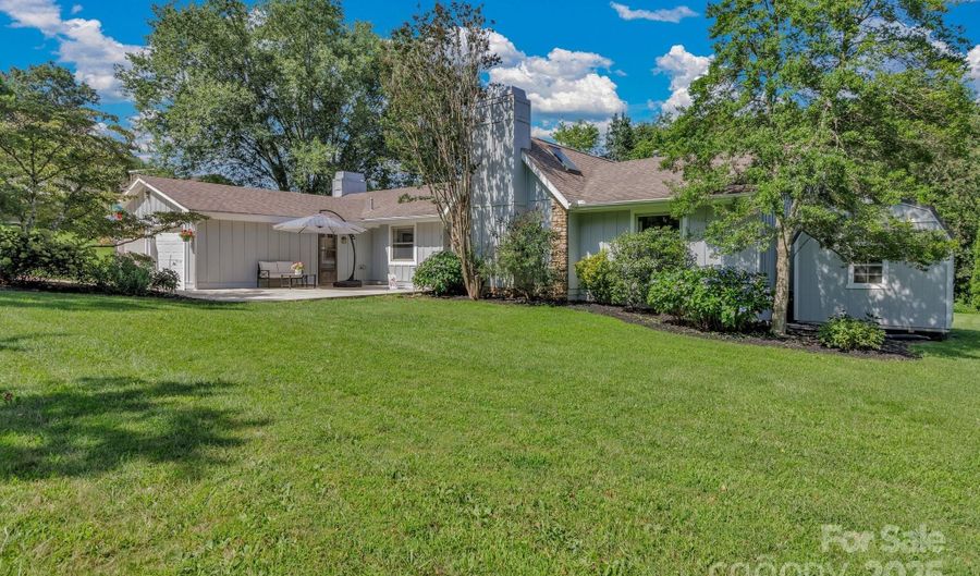 5 Fairway Dr, Arden, NC 28704 - 3 Beds, 2 Bath