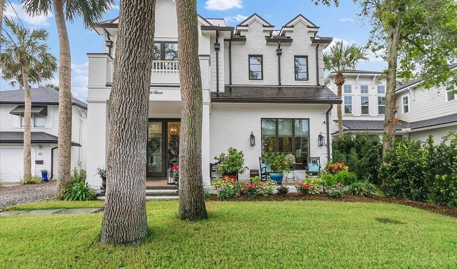 332 4TH St, Atlantic Beach, FL 32233 - 5 Beds, 5 Bath