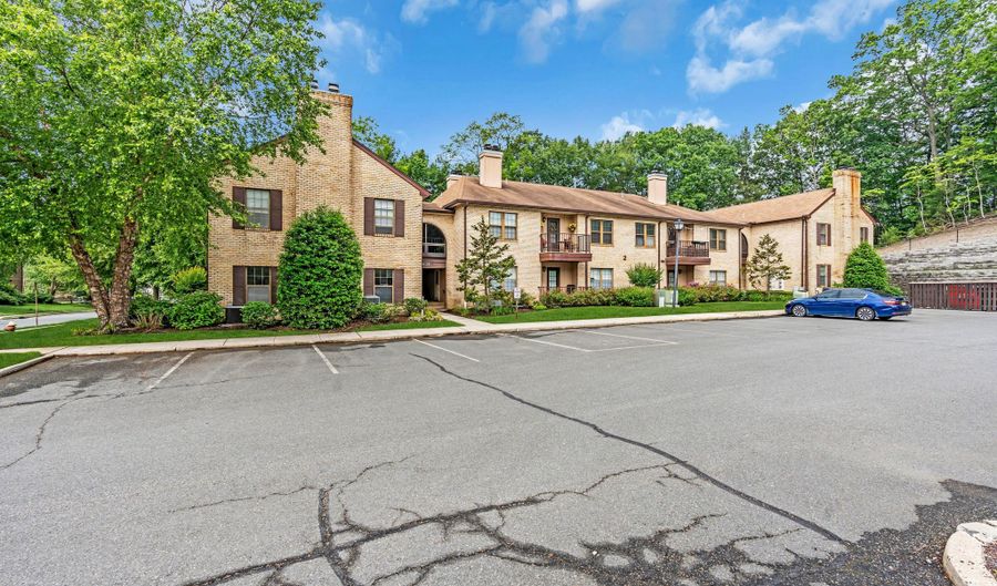 212 Wellington Pl, Aberdeen, NJ 07747 - 1 Beds, 1 Bath
