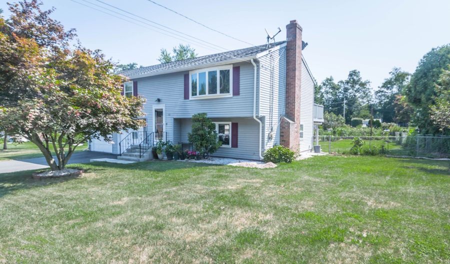 182 Episcopal Rd, Berlin, CT 06037 - 3 Beds, 3 Bath