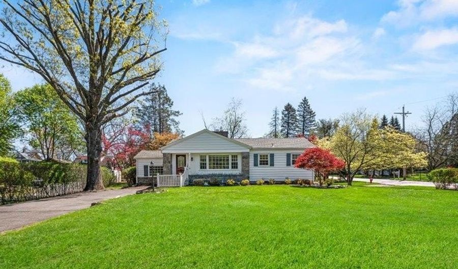 76 S Airmont Rd, Airmont, NY 10901 - 5 Beds, 2 Bath