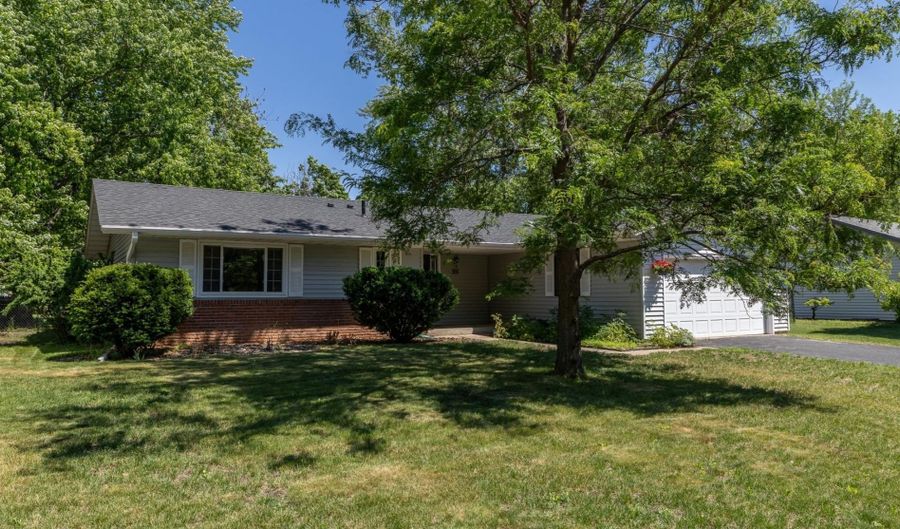 991 Cortland Dr, Apple Valley, MN 55124 - 3 Beds, 3 Bath