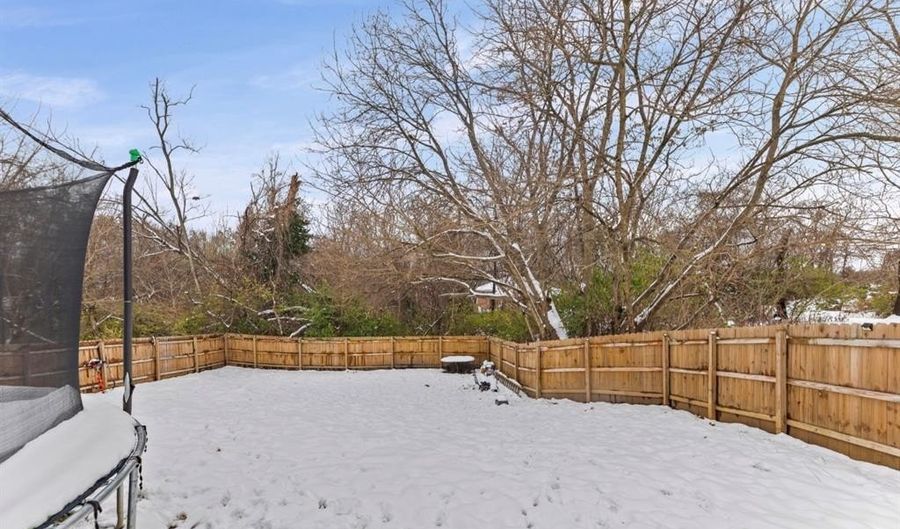 835 Chouteau Ave, Alton, IL 62002 - 2 Beds, 1 Bath