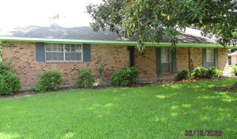 11213 Major Oak Dr, Baton Rouge, LA 70815 - 4 Beds, 2 Bath