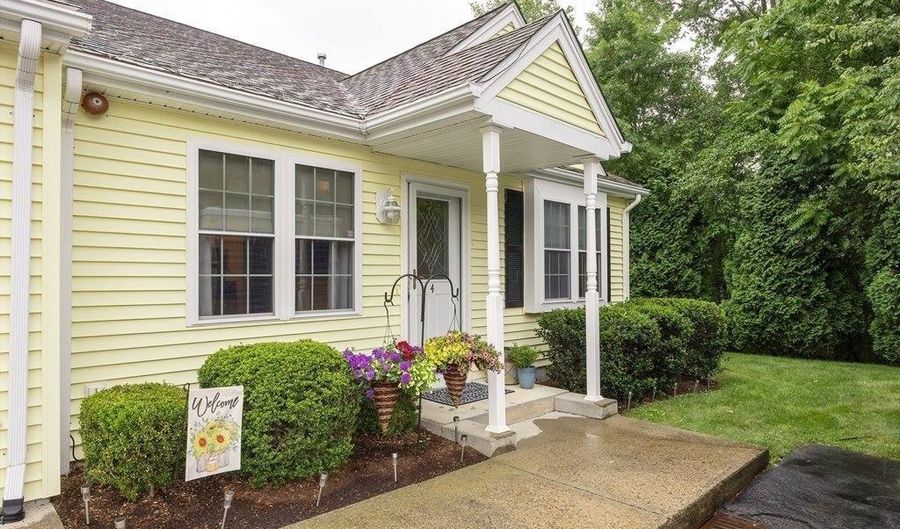 65 Bliss Ave #4, Attleboro, MA 02703 - 2 Beds, 2 Bath