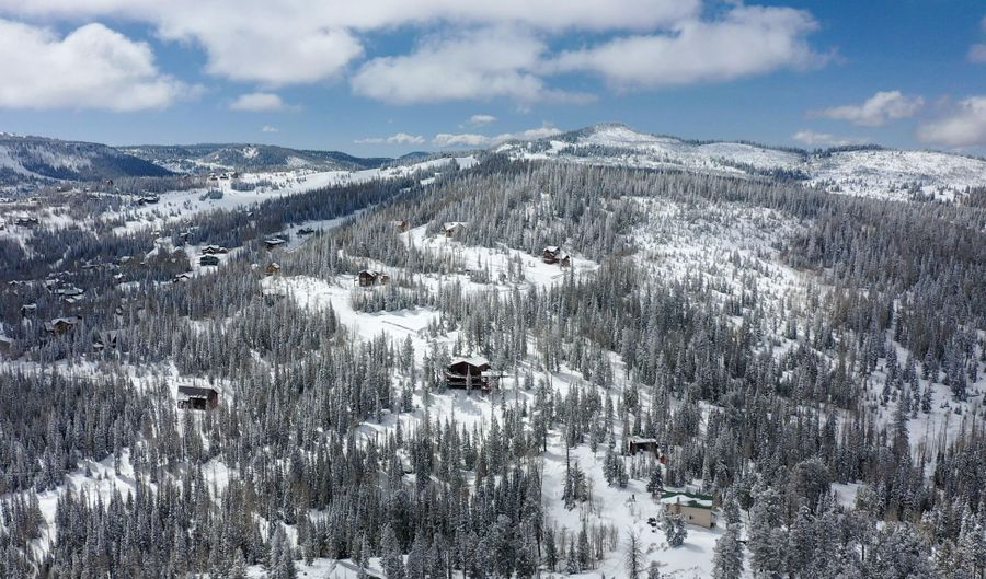 678 W Ski View Dr, Brian Head, UT 84719 - 5 Beds, 3 Bath