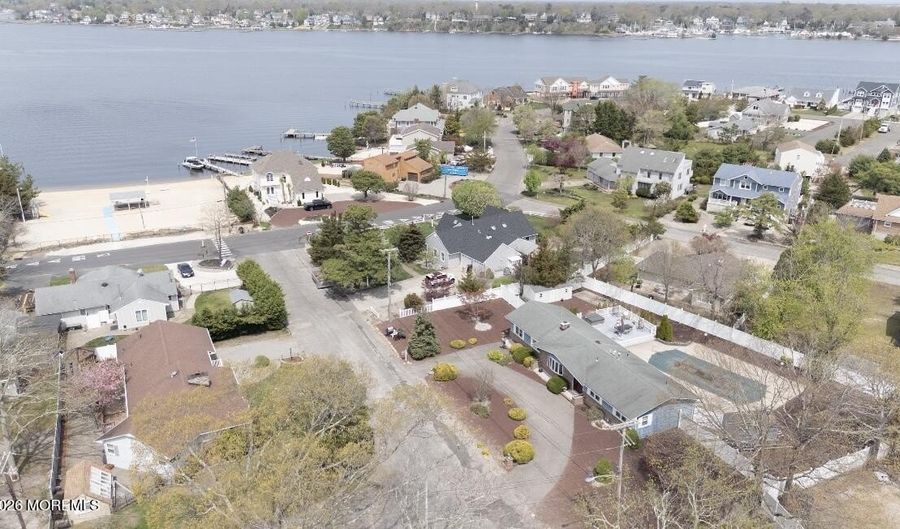 7 Glenwood Dr, Bayville, NJ 08721 - 4 Beds, 3 Bath