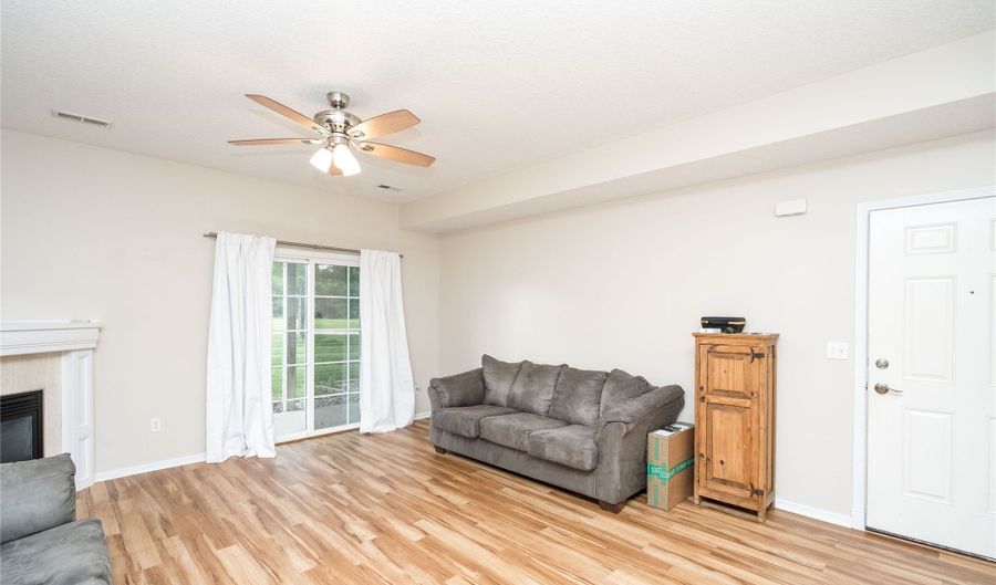 1655 34th Ave SW 3, Altoona, IA 50009 - 3 Beds, 2 Bath