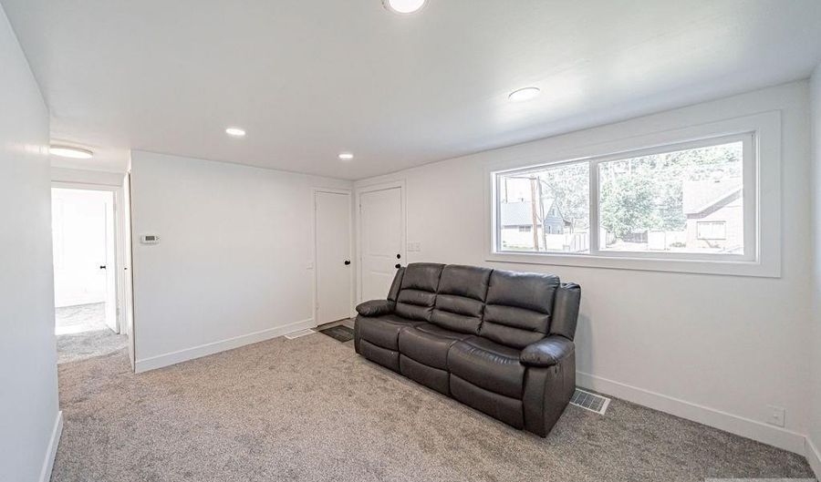 1052 Royal Ave, Idaho Falls, ID 83401 - 3 Beds, 1 Bath