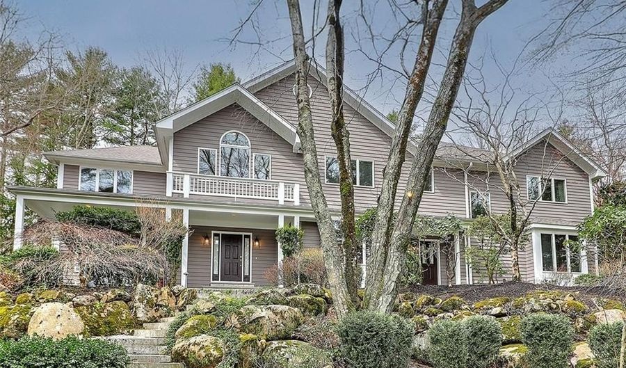 60 Pheasant Dr, East Greenwich, RI 02818 - 4 Beds, 5 Bath