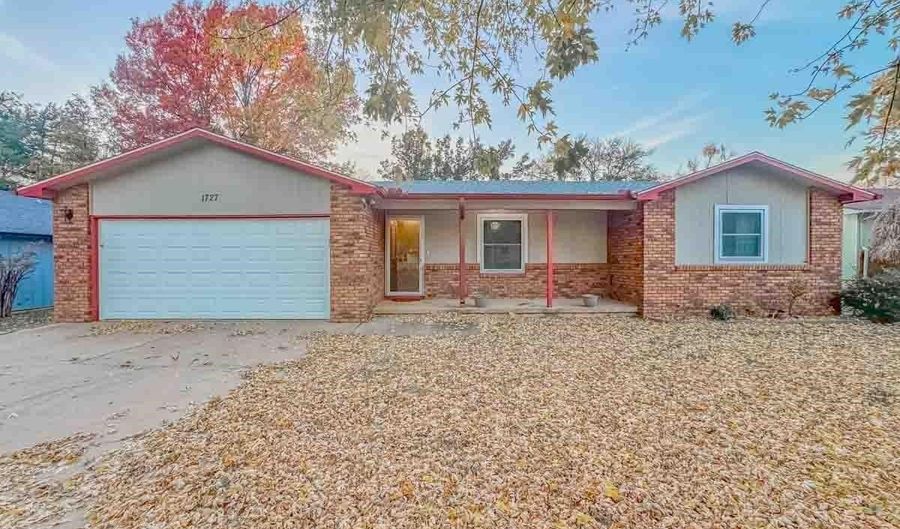 1727 N 10th St, Arkansas City, KS 67005 - 3 Beds, 2 Bath