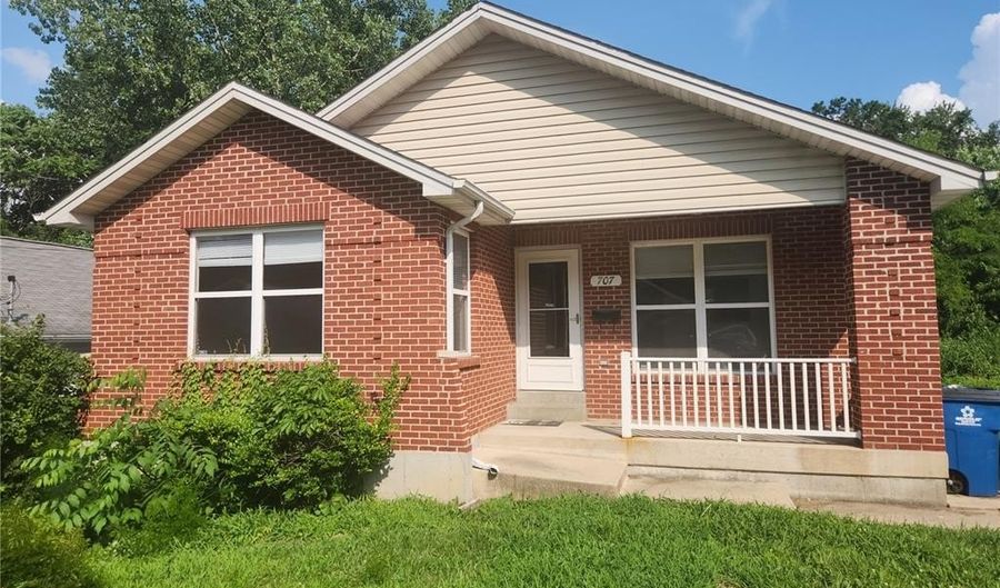 707 Silver St, Alton, IL 62002 - 3 Beds, 1 Bath