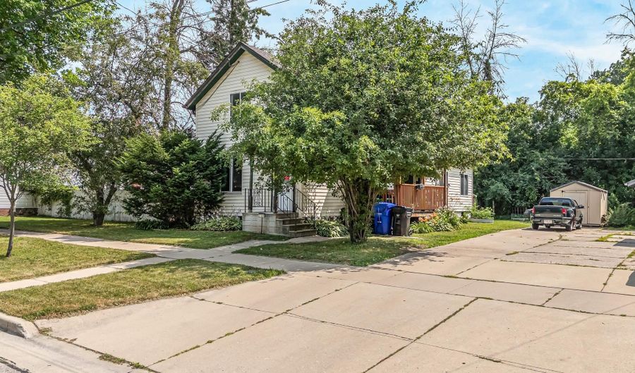 730 N STATE St, Appleton, WI 54911 - 3 Beds, 1 Bath