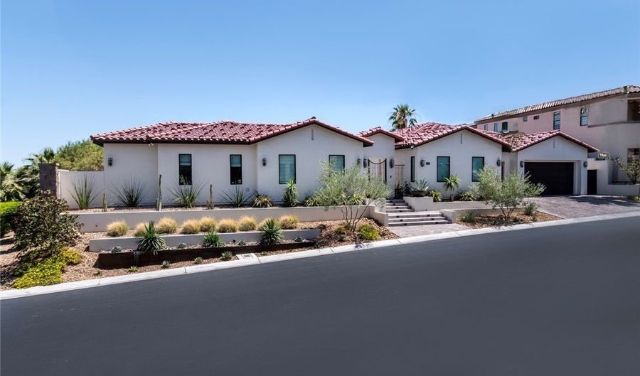 11423 Glowing Sunset Ln, Las Vegas, NV 89135 - 4 Beds, 6 Bath