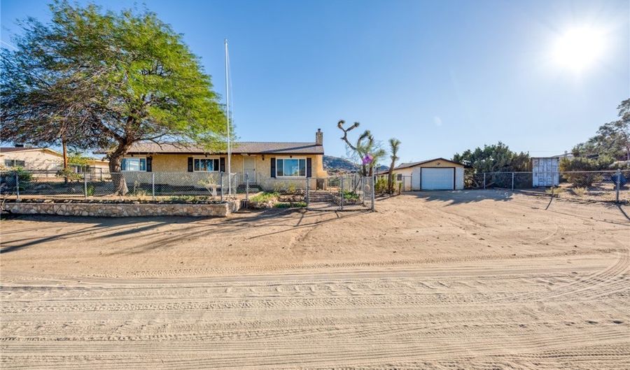 54887 Mountain View Trl, Yucca Valley, CA 92284 - 3 Beds, 1 Bath