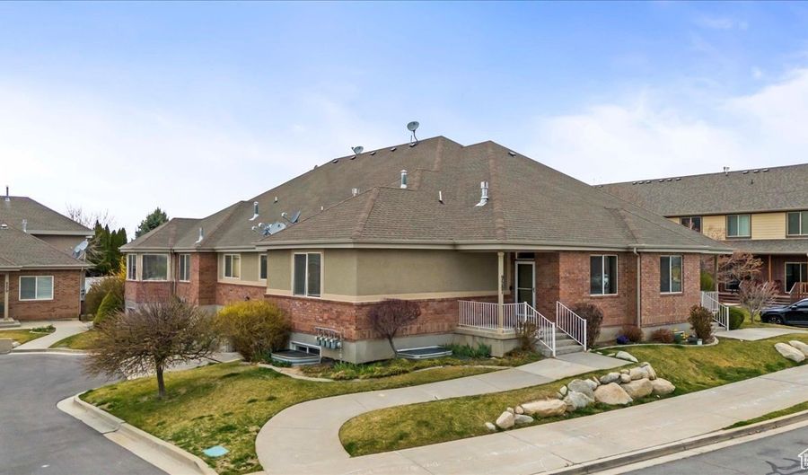 9587 N 4500 W, Cedar Hills, UT 84062 - 3 Beds, 3 Bath