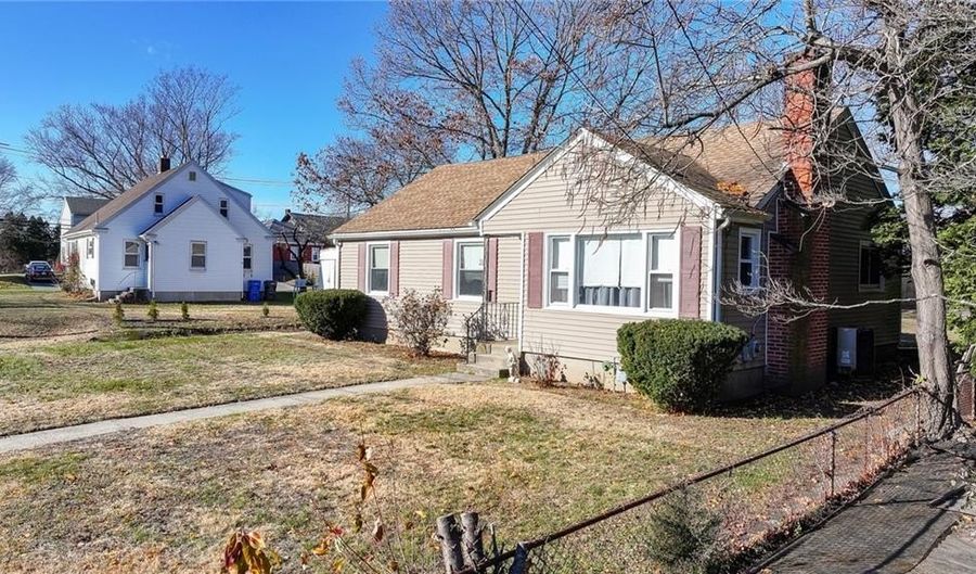 31 Celestia Ave, Cranston, RI 02920 - 3 Beds, 2 Bath