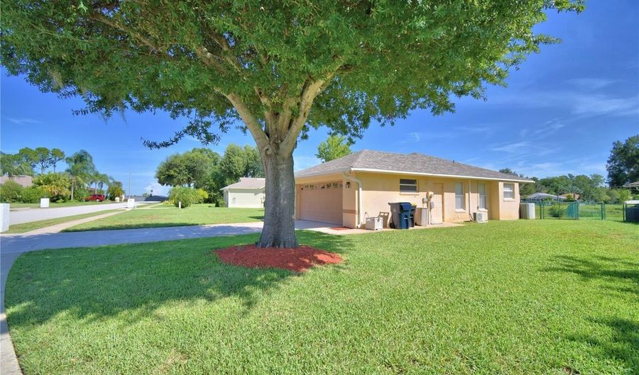 111 WATERVIEW Cir, Auburndale, FL 33823 - 3 Beds, 2 Bath