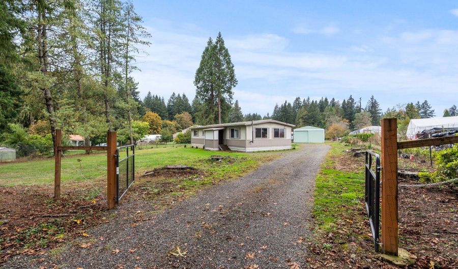 19701 SE TICKLE CREEK Rd, Boring, OR 97009 - 3 Beds, 2 Bath