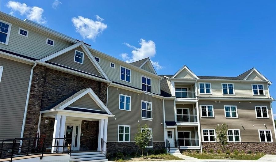 9 Joseph N Zenga Jr Blvd 110, East Greenwich, RI 02818 - 2 Beds, 2 Bath