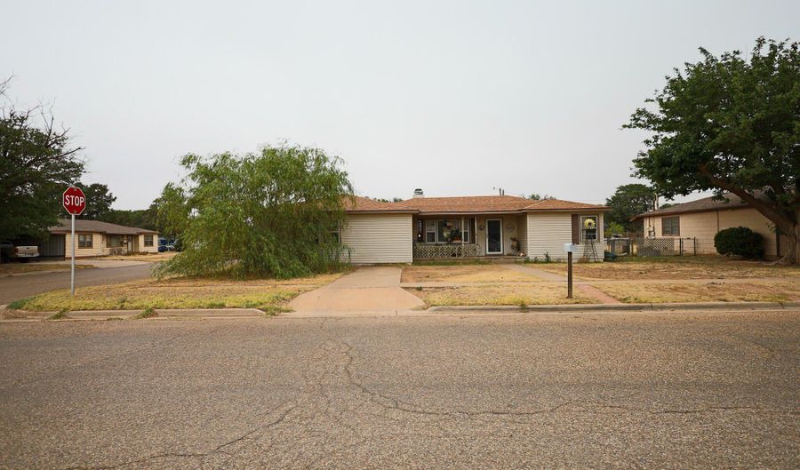 712 15th St, Abernathy, TX 79311 - 3 Beds, 2 Bath