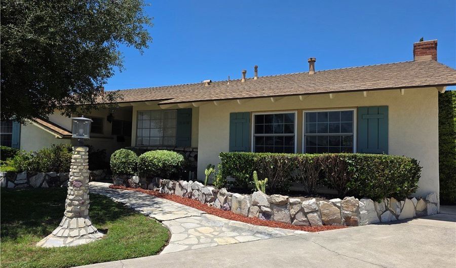 900 S Calico Cir, Anaheim, CA 92804 - 3 Beds, 3 Bath