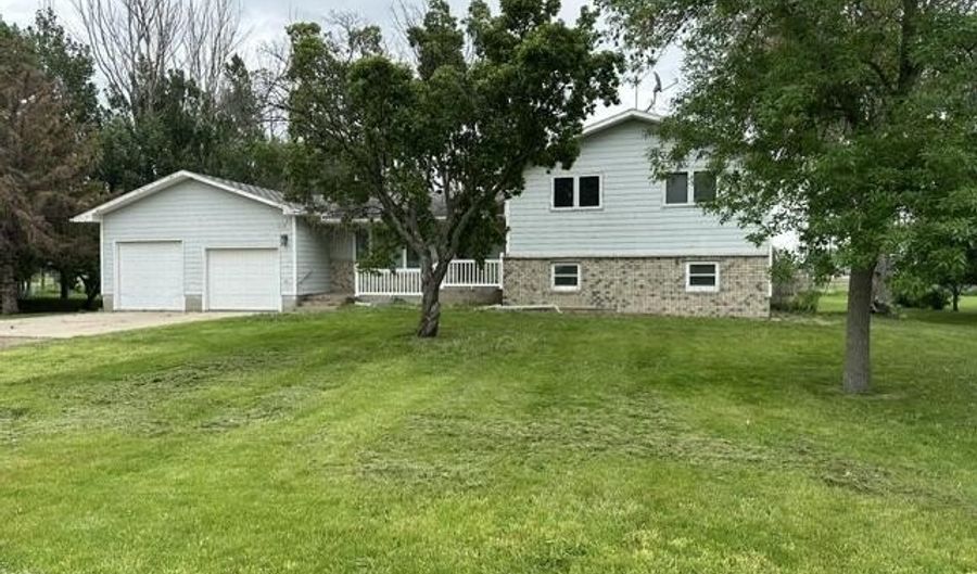 1813 Derian Dr, Aberdeen, SD 57401 - 5 Beds, 3 Bath