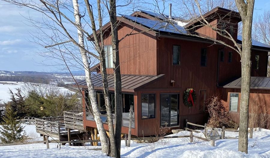 335 Valley View Dr, Addison, VT 05491 - 3 Beds, 3 Bath