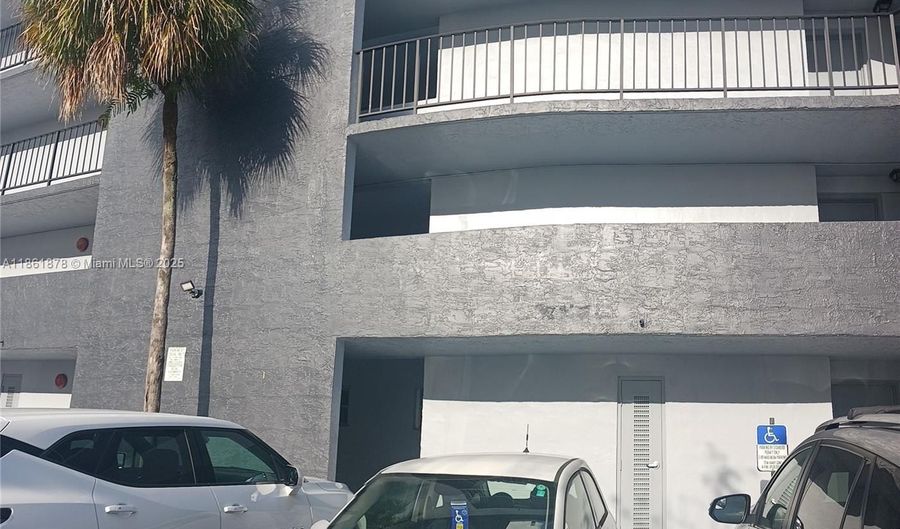 8821 W Flagler St 306, Miami, FL 33174 - 1 Beds, 1 Bath