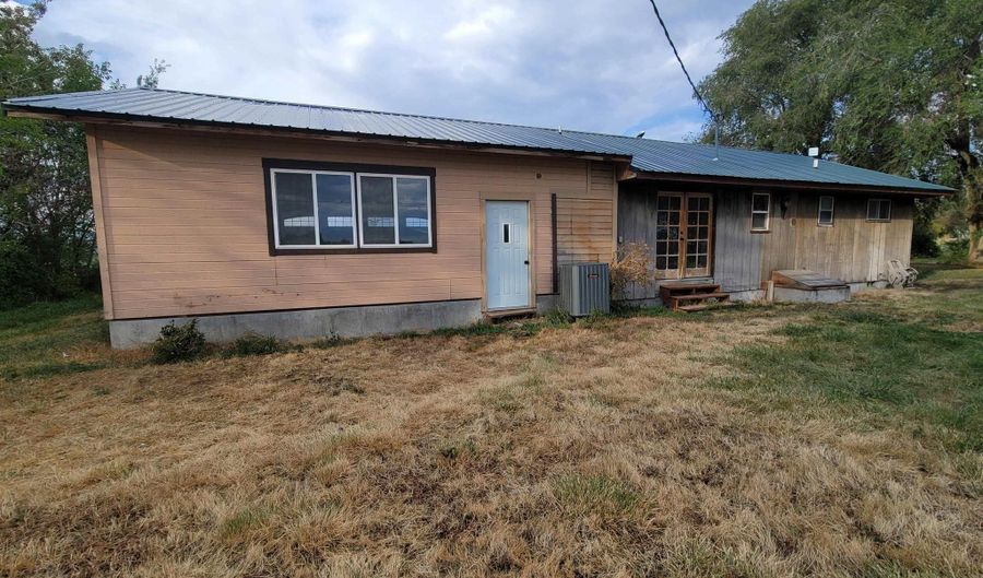 221 Juniper St, Buhl, ID 83316 - 2 Beds, 1 Bath