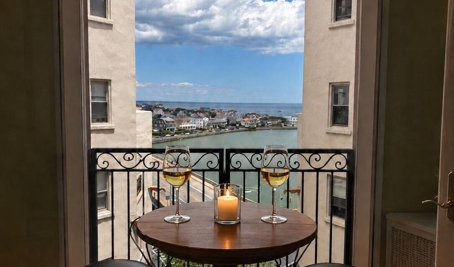 400 Deal Lake Dr 8F, Asbury Park, NJ 07712 - 2 Beds, 2 Bath