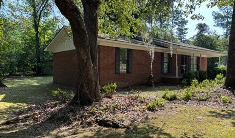 1351 Reynolds St, Bainbridge, GA 39817 - 3 Beds, 2 Bath