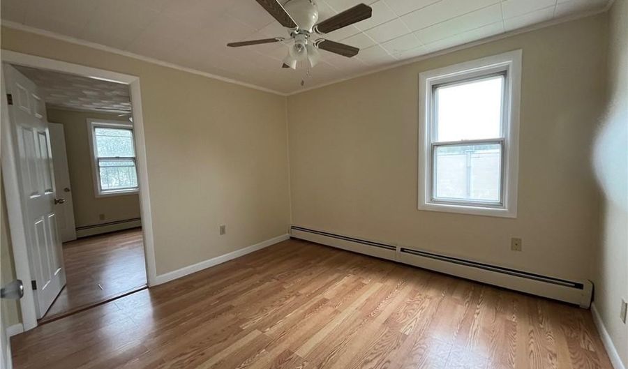 1104 S Broadway Ave 2, East Providence, RI 02914 - 2 Beds, 1 Bath